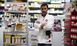 La mosca negra no da tregua a los vecinos de Villaverde-4